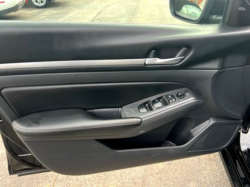 Used 2022 Nissan Altima 2.5 SV image 11