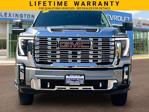 Used 2024 GMC Sierra 3500 Denali w/ Denali Reserve Package AWD/4WD image 3