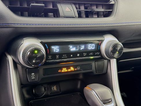 Used 2023 Toyota RAV4 SE image 19