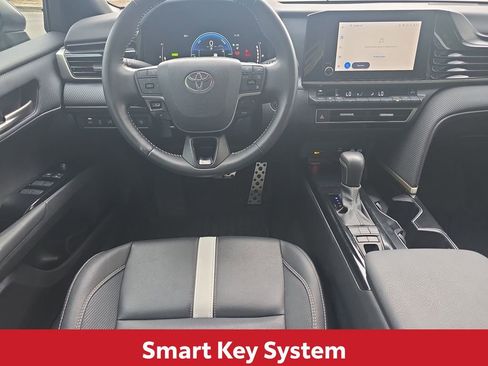 Used 2025 Toyota Camry SE w/ Convenience Package FWD image 18