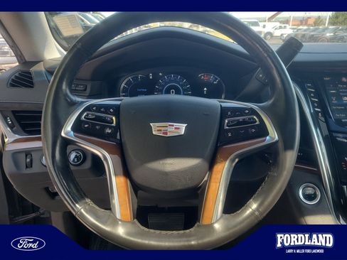 Used 2017 Cadillac Escalade Premium Luxury AWD/4WD image 9