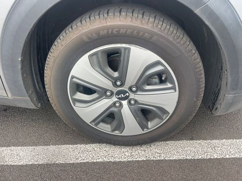 Used 2022 Kia Niro LX FWD image 4