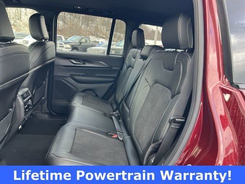 New 2025 Jeep Grand Cherokee Laredo image 17