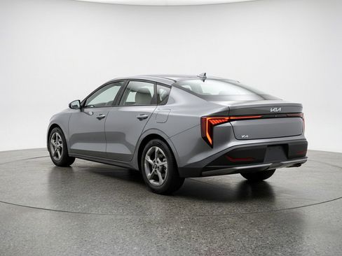 Used 2025 Kia K4 LXS image 6