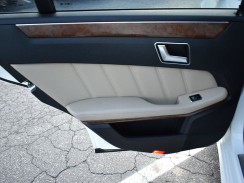 Used 2013 Mercedes-Benz E 550 4MATIC Sedan image 37
