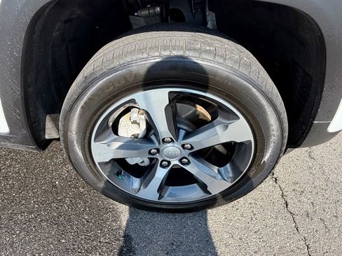 Used 2023 Jeep Grand Cherokee Limited image 15