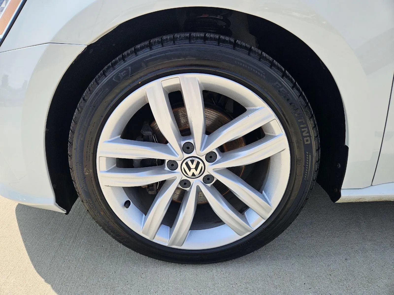 Used 2018 Volkswagen Passat 2.0T SE FWD image 8
