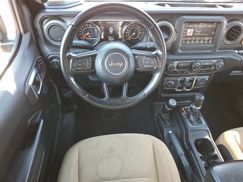 Used 2021 Jeep Gladiator Sport image 11