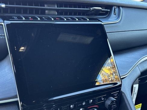 New 2025 Jeep Grand Cherokee Limited w/ Luxury Tech Group II image 26