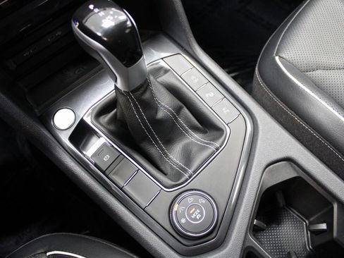 Used 2024 Volkswagen Tiguan SEL R-Line image 40