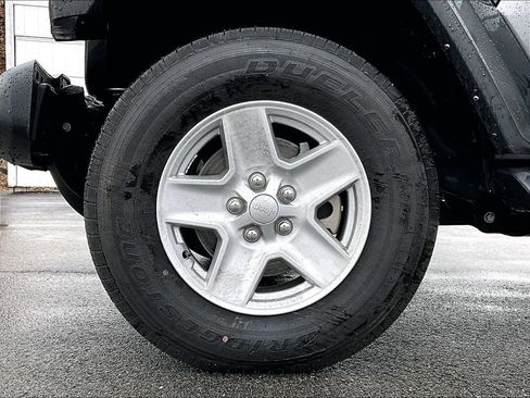 Used 2023 Jeep Gladiator Sport image 7