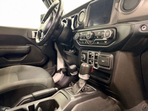 Used 2022 Jeep Gladiator Sport image 16