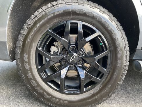 Used 2022 Chevrolet Tahoe Z71 w/ Luxury Package AWD/4WD image 45