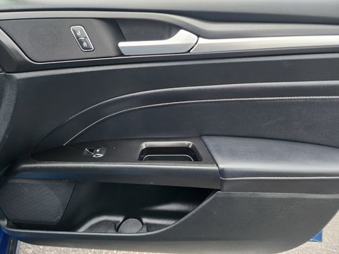 Used 2017 Ford Fusion Energi Titanium FWD image 11