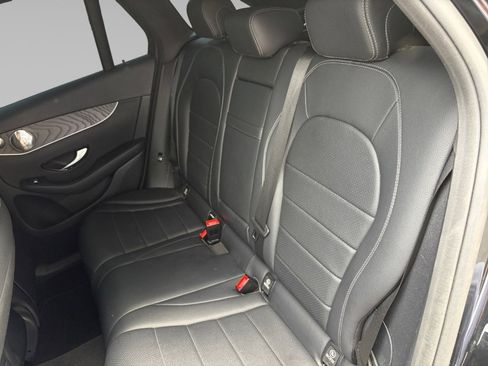 Used 2018 Mercedes-Benz GLC 300 4MATIC image 4