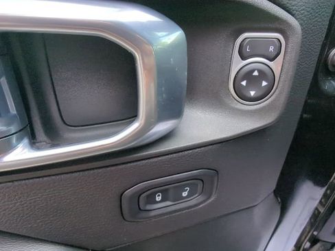 Certified 2022 Jeep Wrangler Unlimited Sahara AWD/4WD image 12