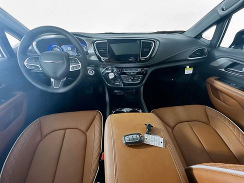 New 2026 Chrysler Pacifica Pinnacle image 9