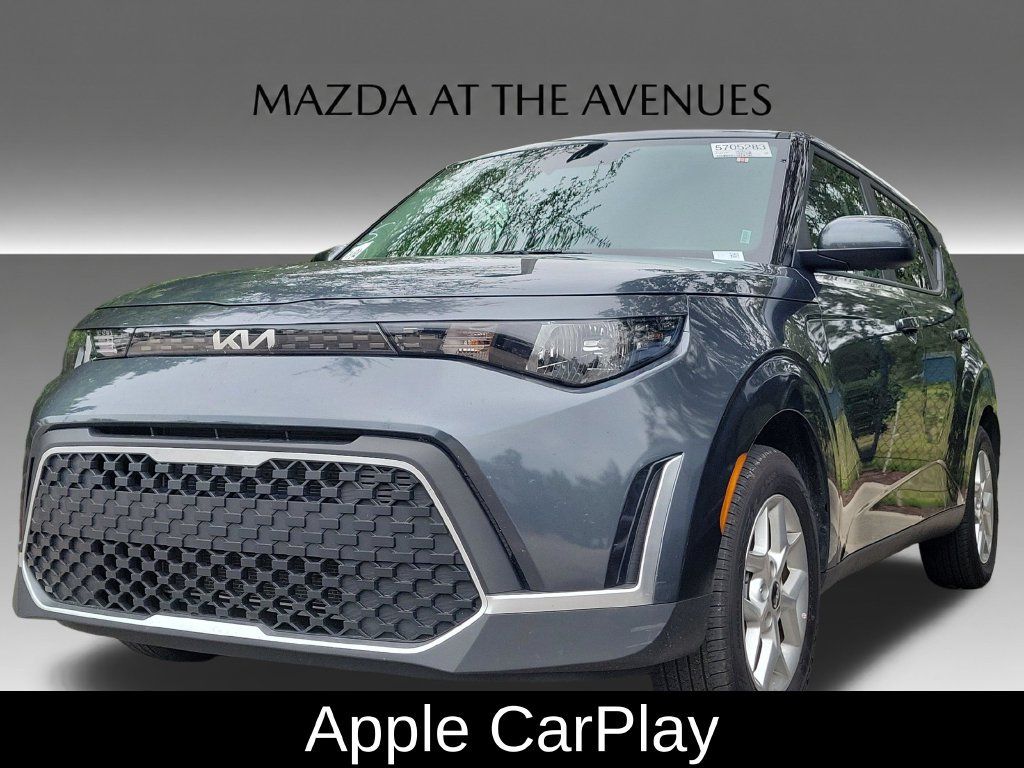 Used 2025 Kia Soul LX w/ LX Technology Package FWD image 2