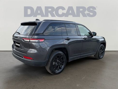 Used 2024 Jeep Grand Cherokee Altitude AWD/4WD image 7