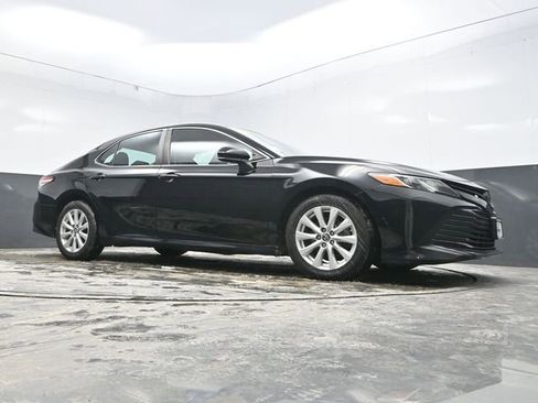 Used 2019 Toyota Camry LE image 31