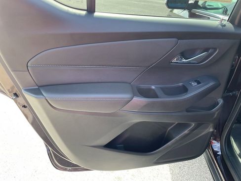 Used 2022 Chevrolet Traverse LT image 43