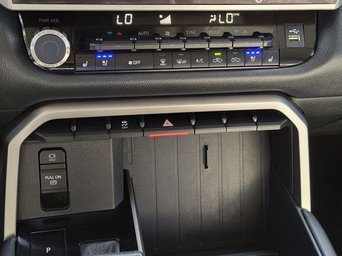 Used 2022 Toyota Tundra Limited image 27