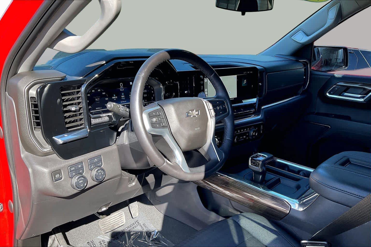 Used 2022 Chevrolet Silverado 1500 LT Trail Boss AWD/4WD image 14