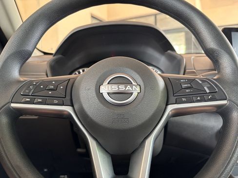 Used 2025 Nissan Altima 2.5 SV FWD image 28