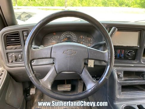 Used 2005 Chevrolet Silverado 2500 LS w/ Skid Plate Package AWD/4WD image 23