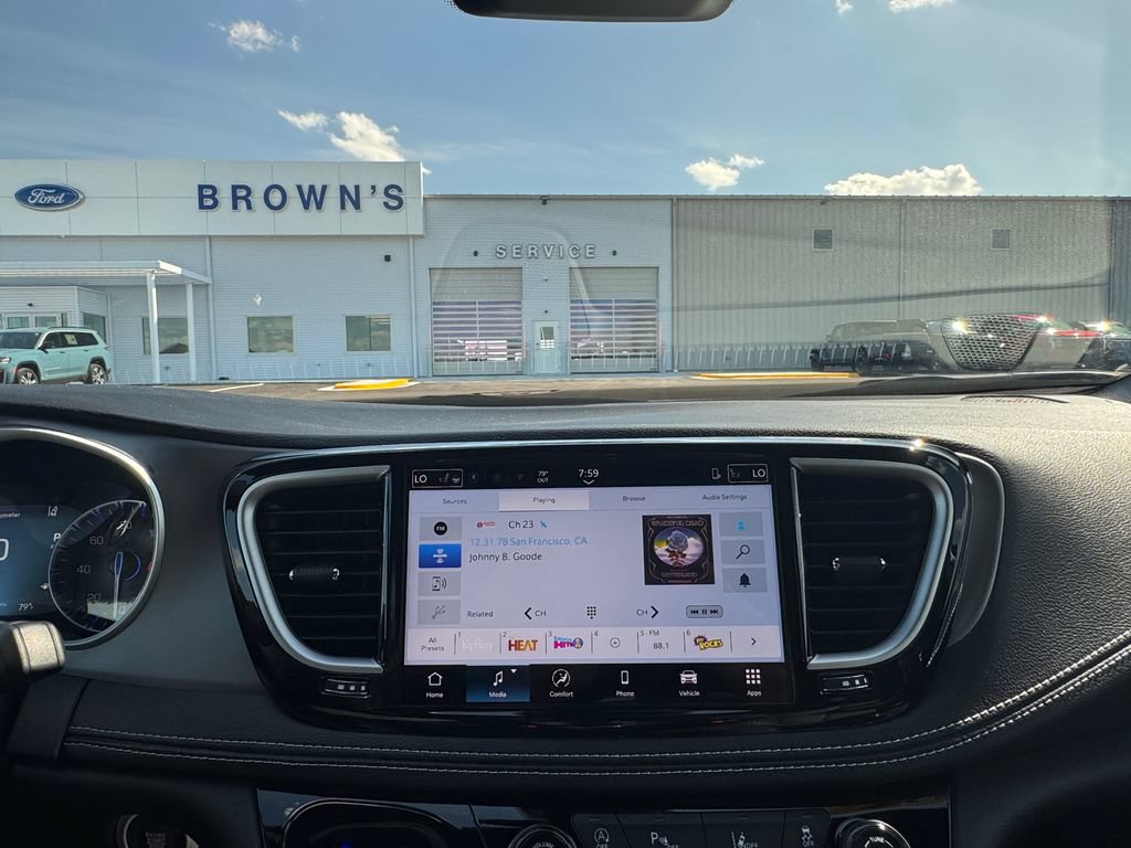 New 2027 Chrysler Pacifica Select FWD image 25