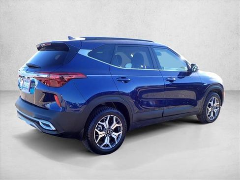 Used 2022 Kia Seltos EX image 4