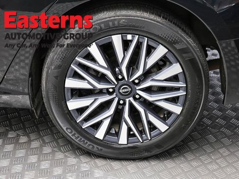 Used 2025 Nissan Altima 2.5 SV FWD image 8