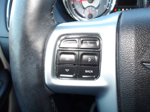 Used 2013 Chrysler Town & Country Touring-L w/ Entertainment Group #2 image 17