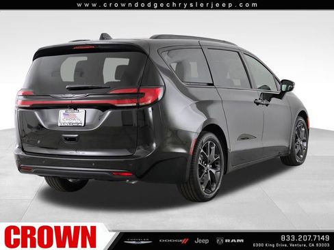 New 2026 Chrysler Pacifica Select w/ S Appearance Package image 4