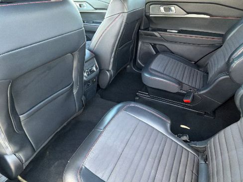 Used 2025 Ford Explorer ST-Line AWD/4WD image 24