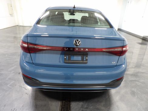 Used 2026 Volkswagen Jetta SE FWD image 7