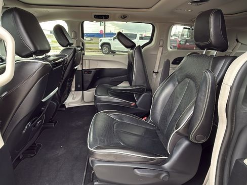 Certified 2021 Chrysler Pacifica Limited w/ Uconnect Theater Family Group image 16