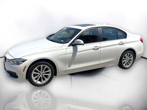 Used 2018 BMW 320i xDrive Sedan AWD/4WD image 2