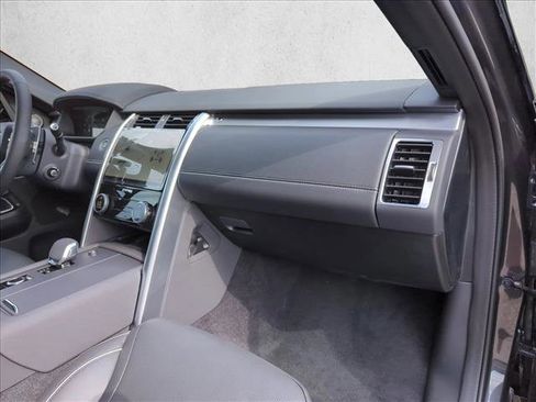 Certified 2024 Land Rover Discovery Dynamic SE image 8