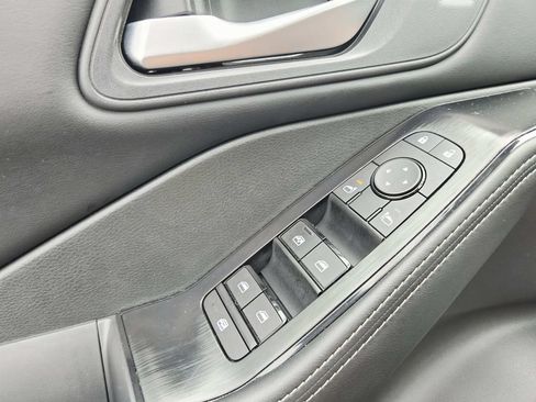 Used 2025 Nissan Rogue SV FWD image 32