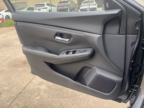 Used 2025 Nissan Sentra SV FWD image 18