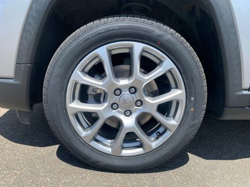 Used 2022 Jeep Compass Latitude w/ Sun and Sound Group AWD/4WD image 45