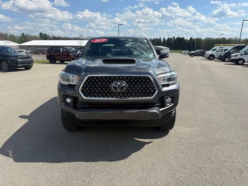 Used 2019 Toyota Tacoma TRD Sport AWD/4WD image 2