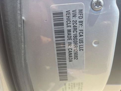 Used 2024 Chrysler Pacifica Touring-L FWD image 26