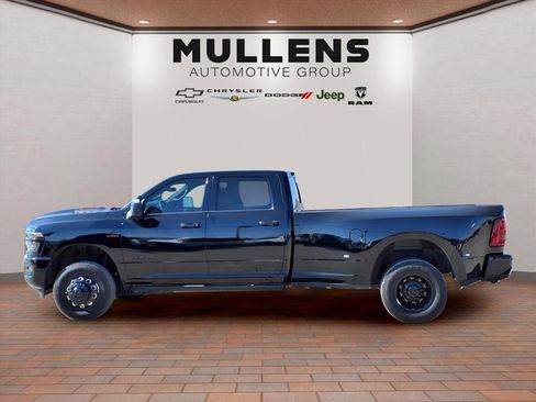 New 2025 RAM 3500 Laramie AWD/4WD image 8