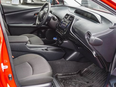 Used 2019 Toyota Prius LE w/ Carpet Mat Package image 12