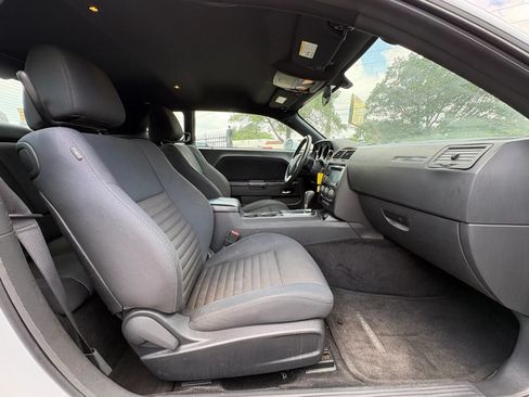 Used 2014 Dodge Challenger SXT RWD image 11