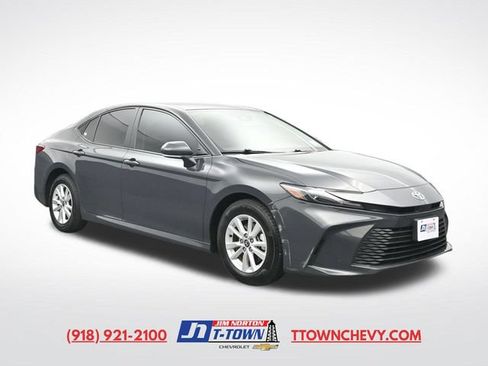 Used 2025 Toyota Camry LE FWD image 1