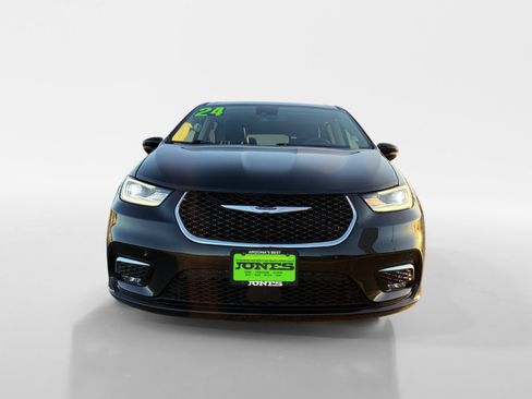 Used 2024 Chrysler Pacifica Touring-L FWD image 11