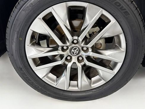 Used 2025 Toyota RAV4 XLE AWD/4WD image 32